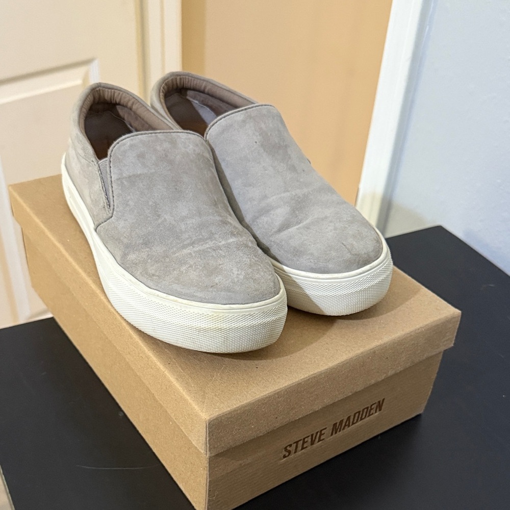 Steve Madden Taupe Slip-On Loafers size: 8